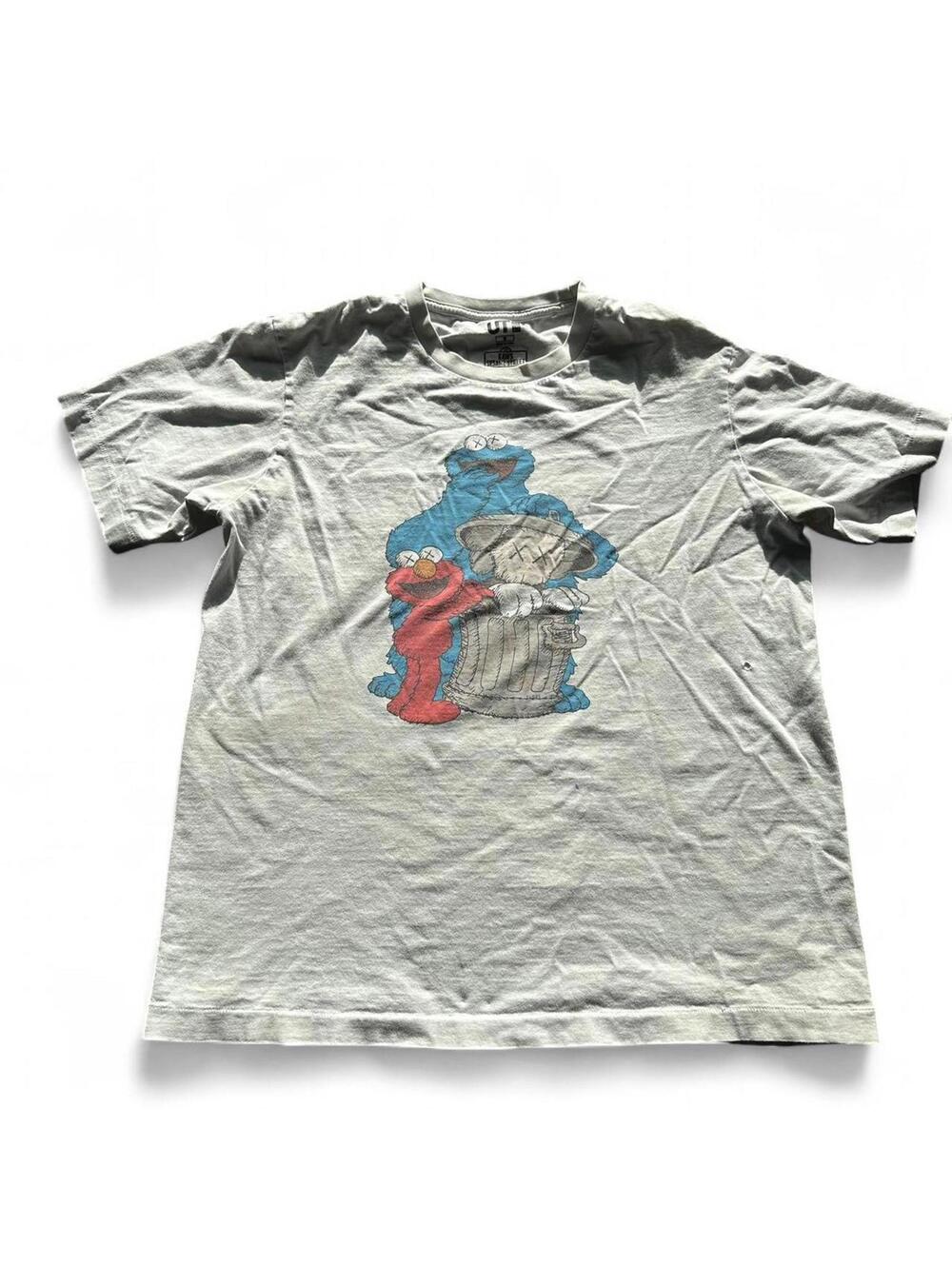 Uniqlo UT x KAWS Sesame Street Graphic Tee Size M